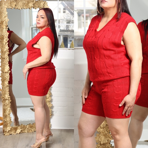 red 2 piece Sweater short set - Picture 2 of 6